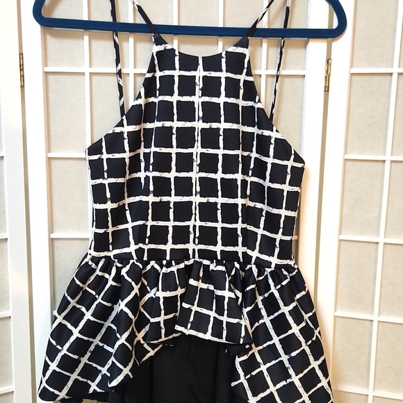 Black and White Checkard Peplum Backless Top - Picture 4 of 9